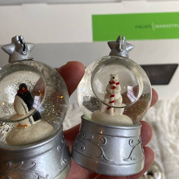 Field's Marketplace 6 polar bear and penguin snow globe place card holders - Picture 2 of 5